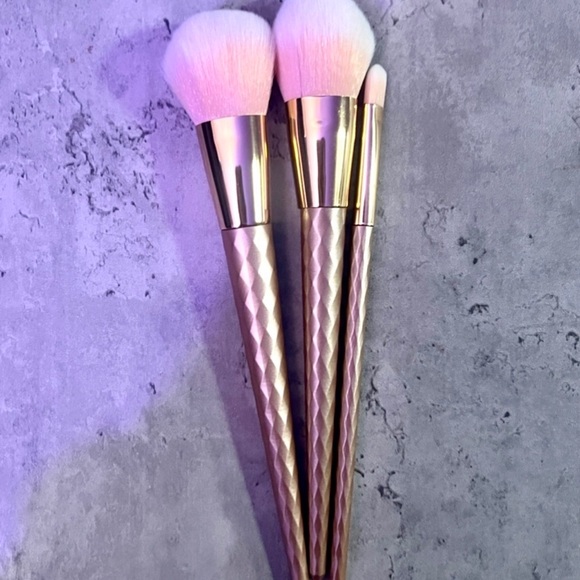 Other - NWOT Set Of 3 Gold Handled Brushes With Blush & White Bristles